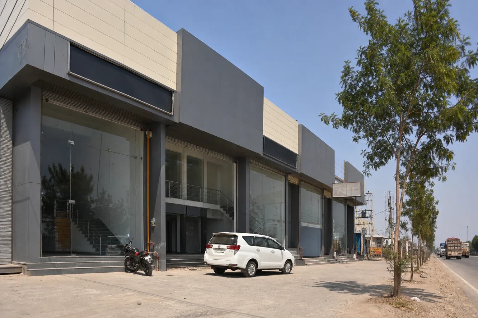 Highway showrooms on the Koba corridor, Gandhinagar