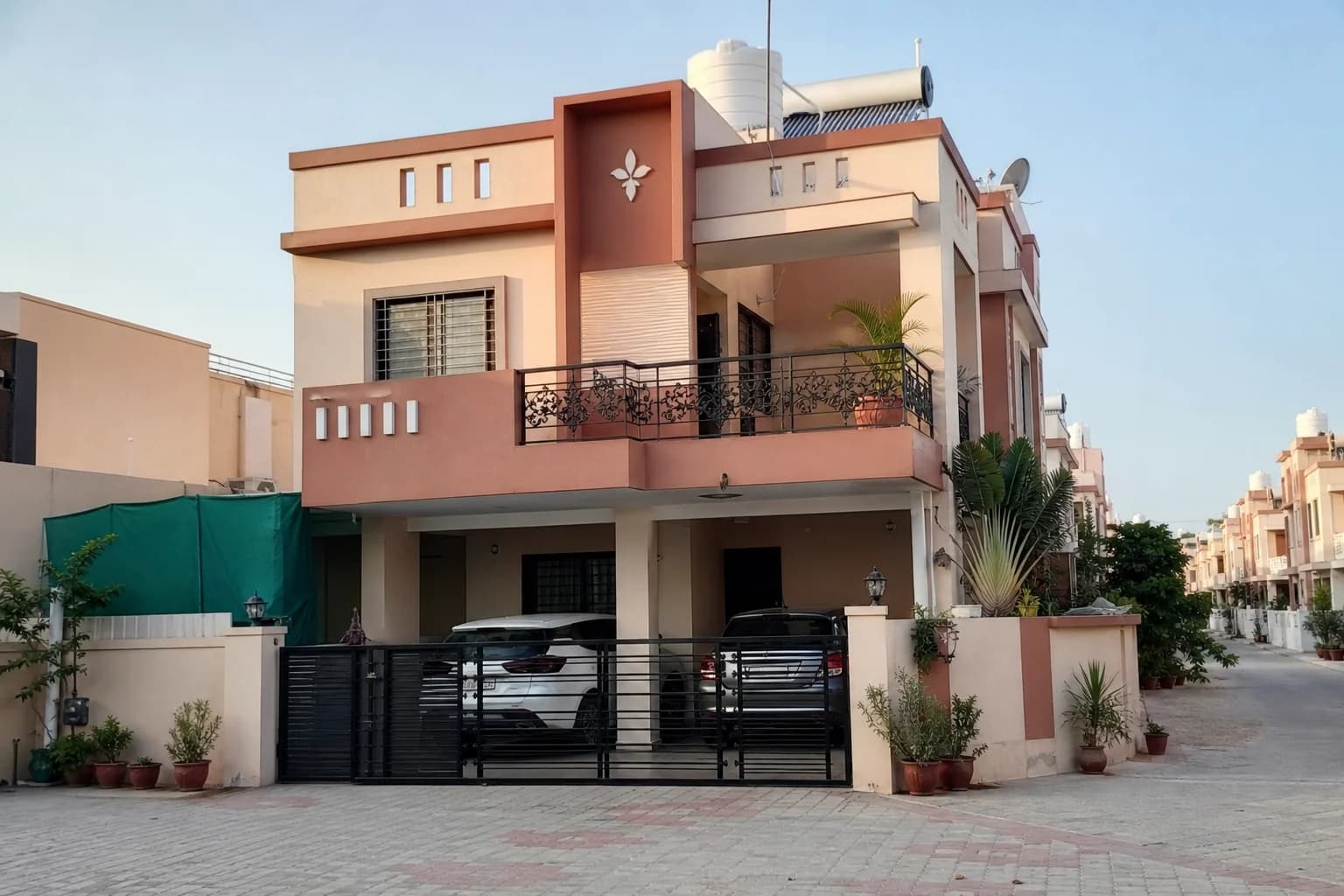 Corner G+1 villa in a Randesan gated scheme